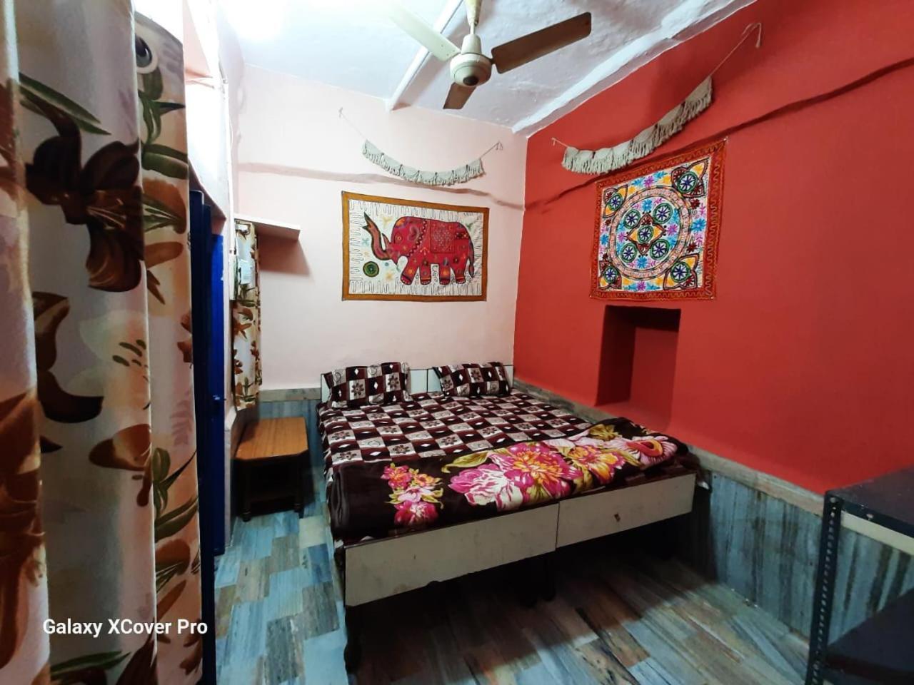 Shiva Guest House بوشكار الغرفة الصورة