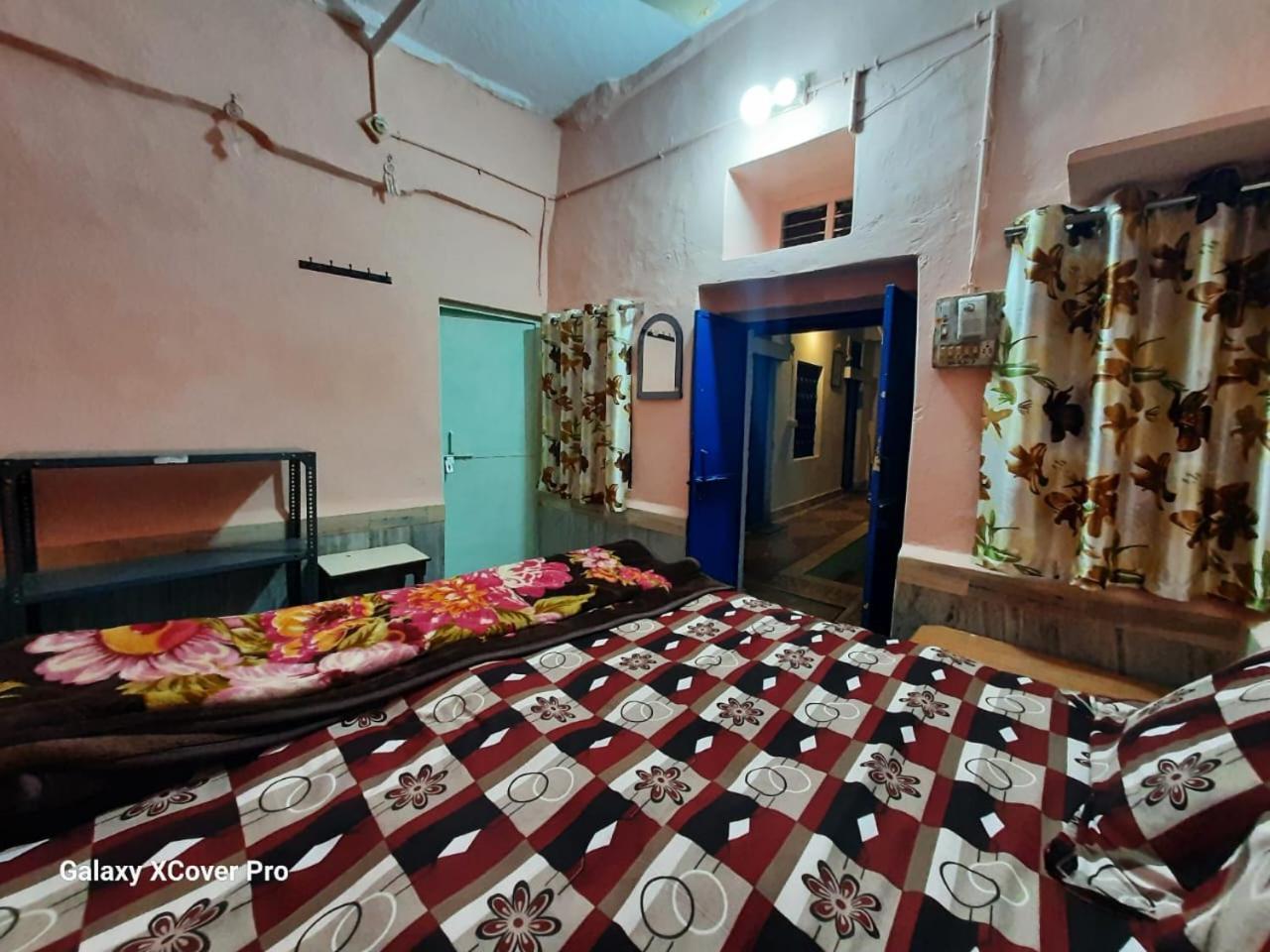 Shiva Guest House بوشكار الغرفة الصورة