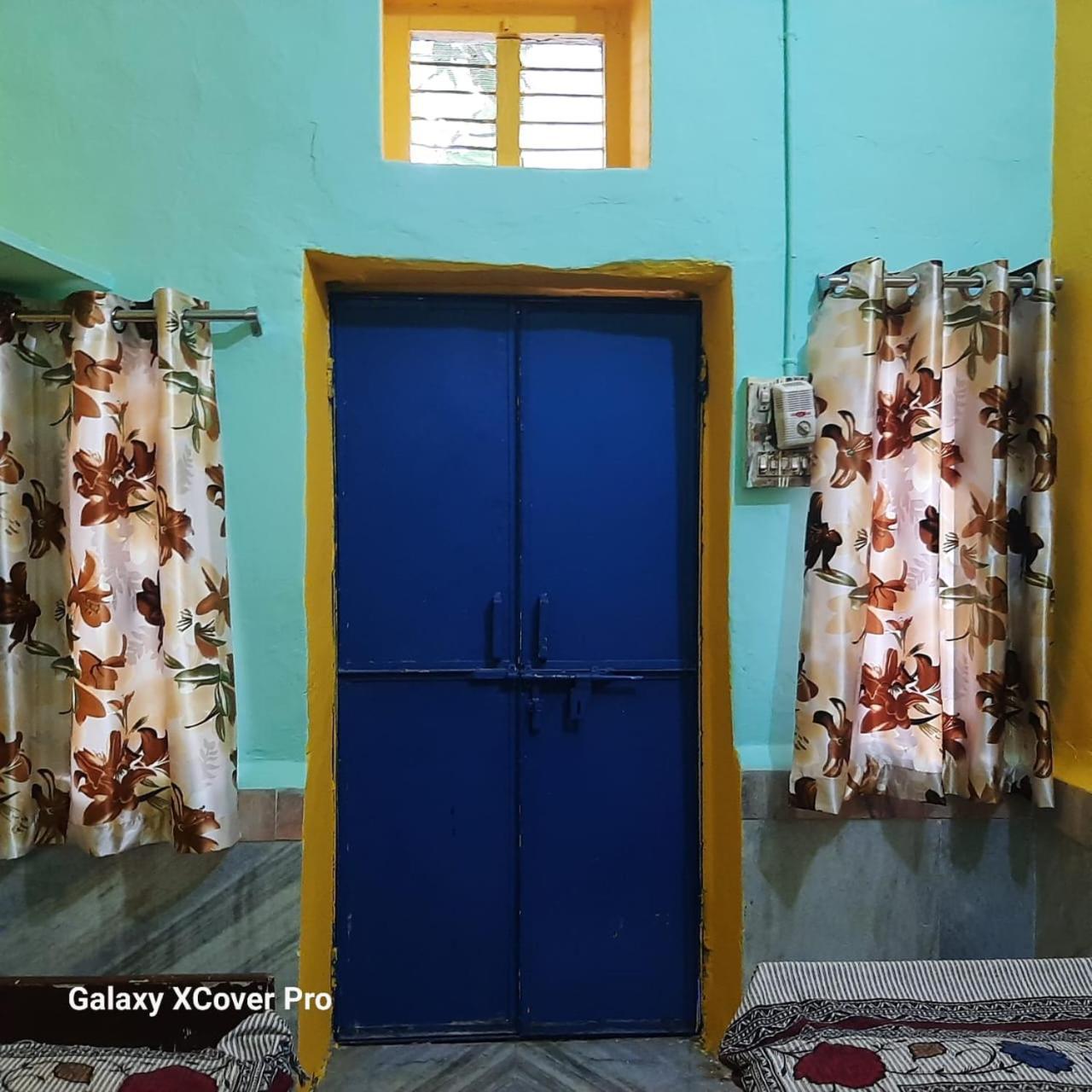 Shiva Guest House بوشكار الغرفة الصورة